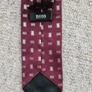 Original Hugo Boss 58” Silk Tie necktie Geometric Red 100% silk made in Italy